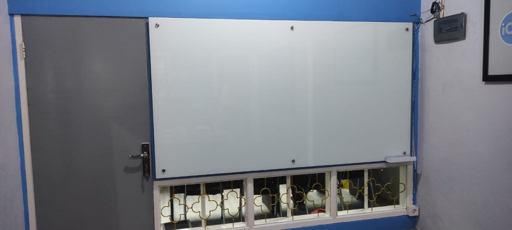 Harga Jual Papan Tulis Kaca Glassboard di Jakarta Utara